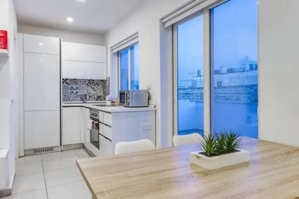 아파트 Fiftynine Penthouse In Heart Of *