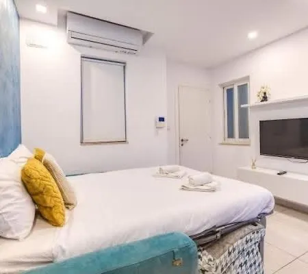 Fiftynine Penthouse In Heart Of 5 Floriana