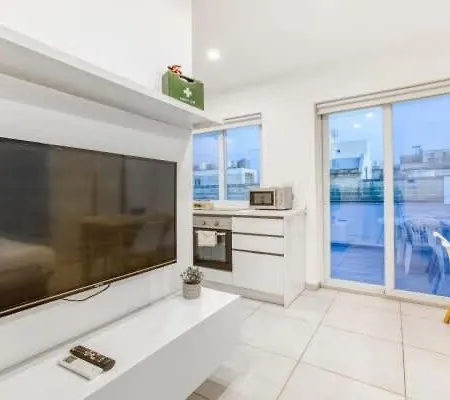 Sunny Penthouse Massive Terrace & Sea Views Il-Furjana