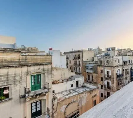 Sunny Penthouse Massive Terrace & Sea Views Appartement
