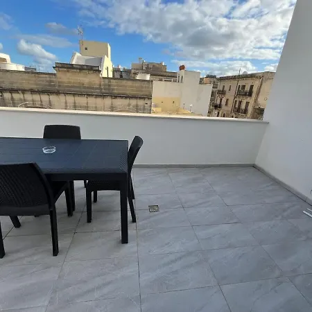 Sunny Penthouse Massive Terrace & Sea Views Appartement